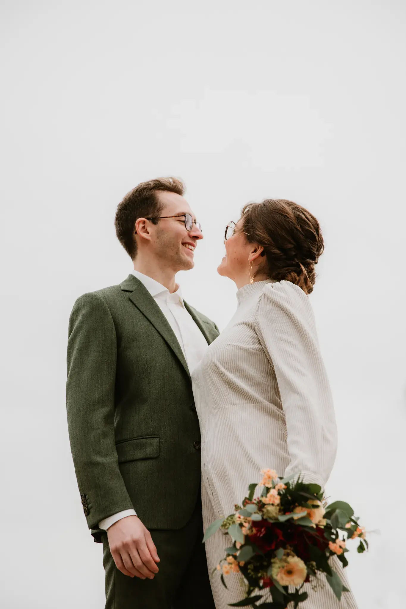 Wedding photography by Bert Van Den Eeckhaut — newlyweds kissing