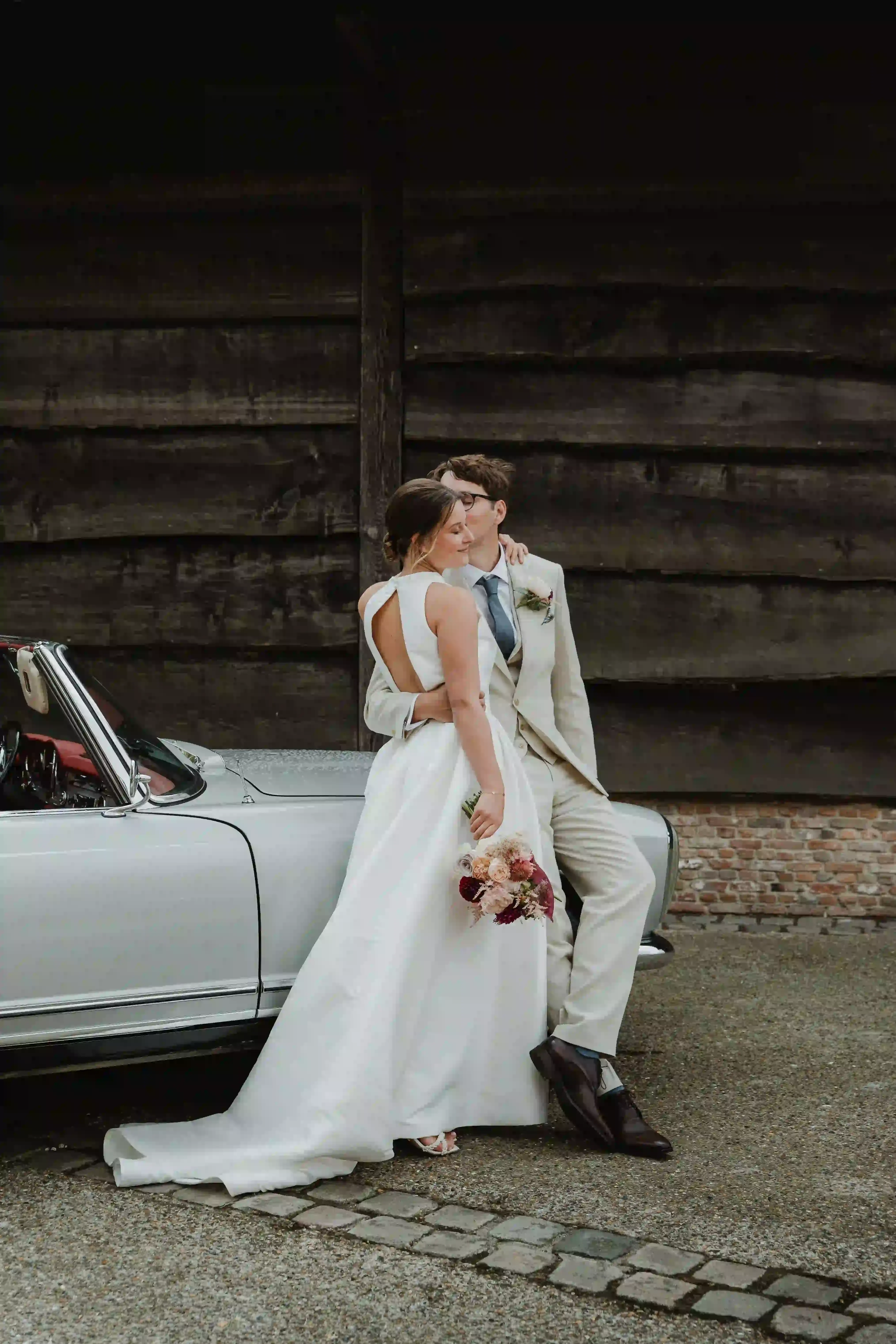 Wedding photography by Bert Van Den Eeckhaut — couple near car